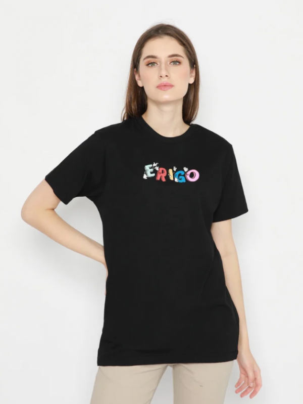 Kaus grafis dengan logo vintage